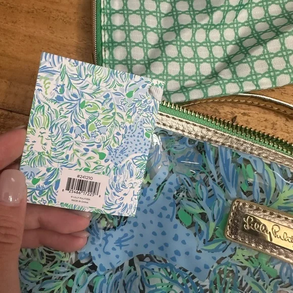 Lilly Pulitzer Beach Day Pouch NWT - Picture 9 of 9